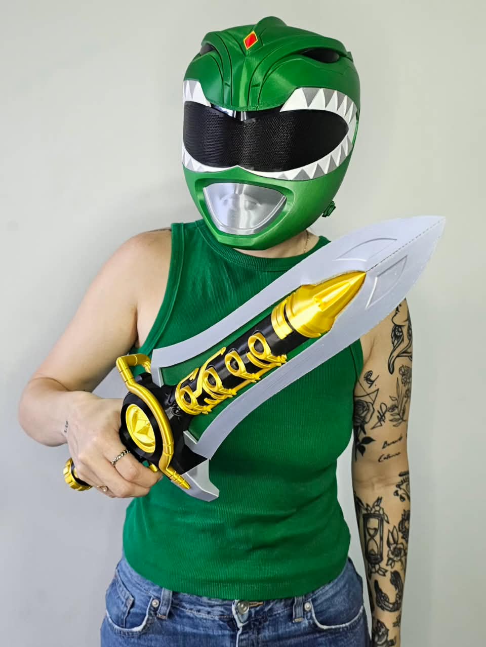 Capacete e espada do Power Ranger Verde impressos em 3D